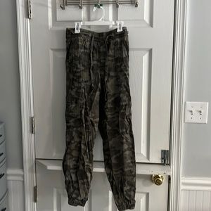 American Eagle Camo Jogger Pants